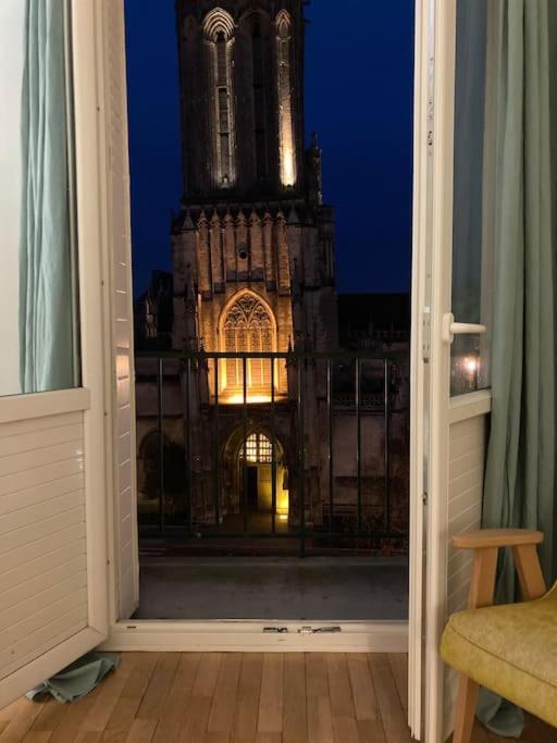 Balkón alebo terasa v ubytovaní Appart 90m2 lumineux, centre, vue église penchée