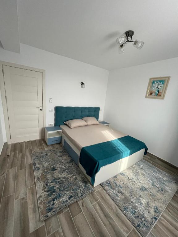Ένα ή περισσότερα κρεβάτια σε δωμάτιο στο Pensiunea Giulia