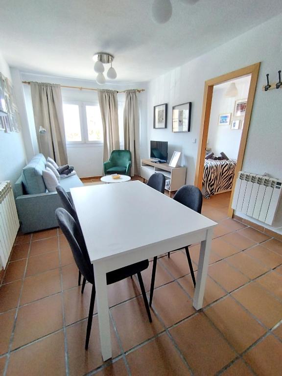 Apartamentos Arttyfal con parking y wifi by SURYNIEVE - Appartement Met één Slaapkamer Met Parkeren