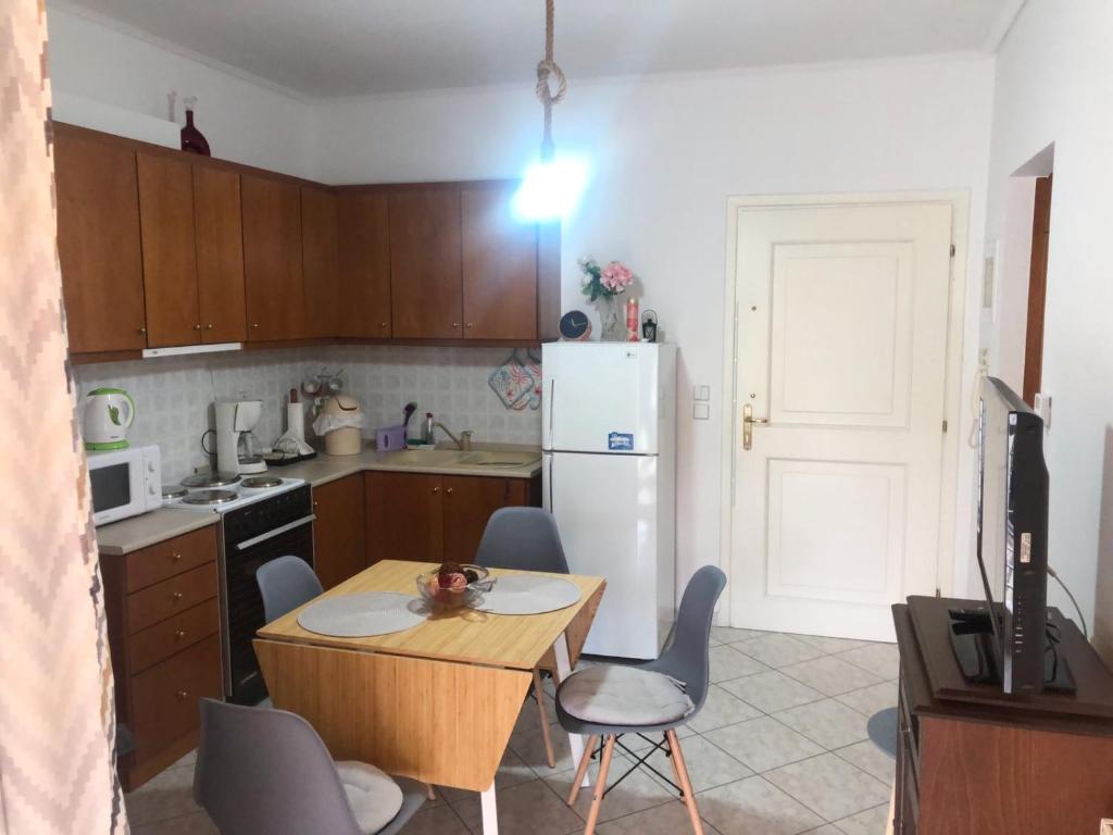 A kitchen or kitchenette at Small Apartment Trikala