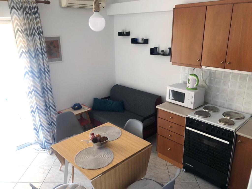 A kitchen or kitchenette at Small Apartment Trikala