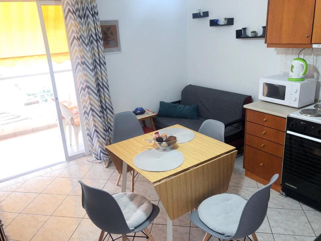 A kitchen or kitchenette at Small Apartment Trikala
