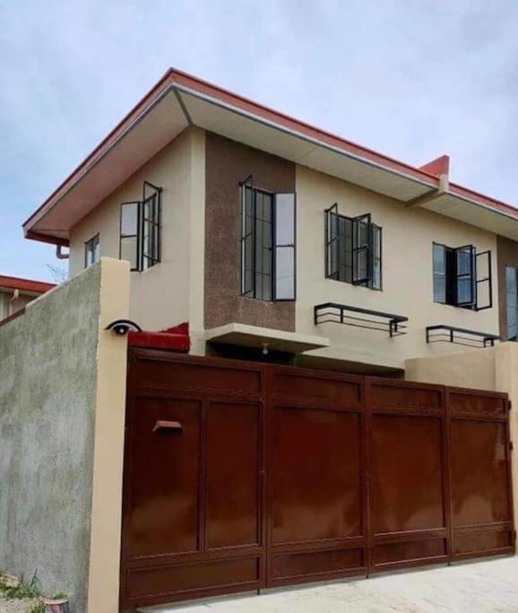 La Colmena Bauan – Self Catering Townhouse Accommodation