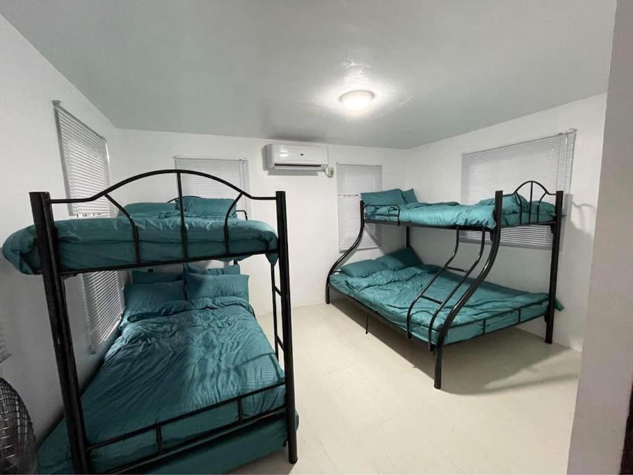 Krevet ili kreveti na kat u jedinici u objektu La Colmena Bauan - Self Catering Townhouse Accommodation