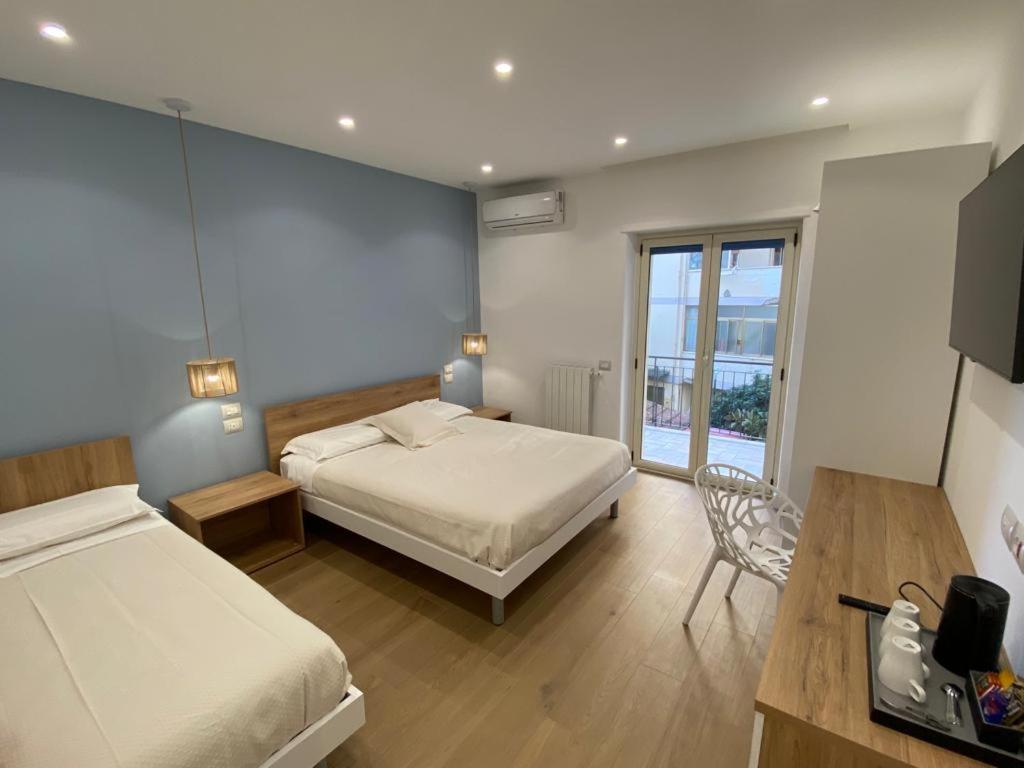 Postel nebo postele na pokoji v ubytování B&B MoMi Sorrento