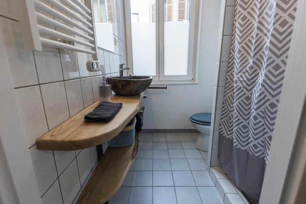 Łazienka w obiekcie St Léon Strasbourg - Studio 3 Pers - Proche centre ville
