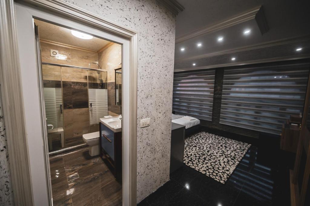 Koupelna v ubytování Hotel Premium