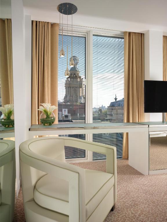 سنت مارتینز لین لندن - St Martins Lane London، سنت مارتینز لین لندن