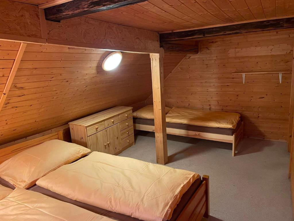 Postel nebo postele na pokoji v ubytování Venkovská chalupa