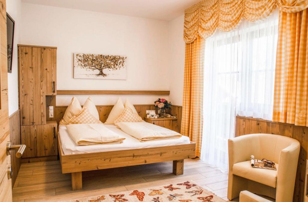Postel nebo postele na pokoji v ubytování PEOPLE'S Hotel