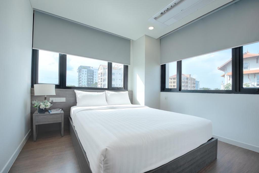 Postel nebo postele na pokoji v ubytování GRANFERTE Phnom Penh Hotel