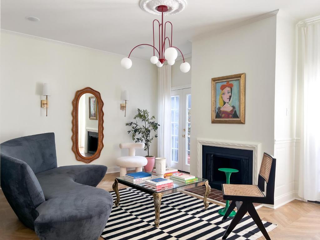 Mr. Nomad: Colour PopHaus in Uptown - Housity