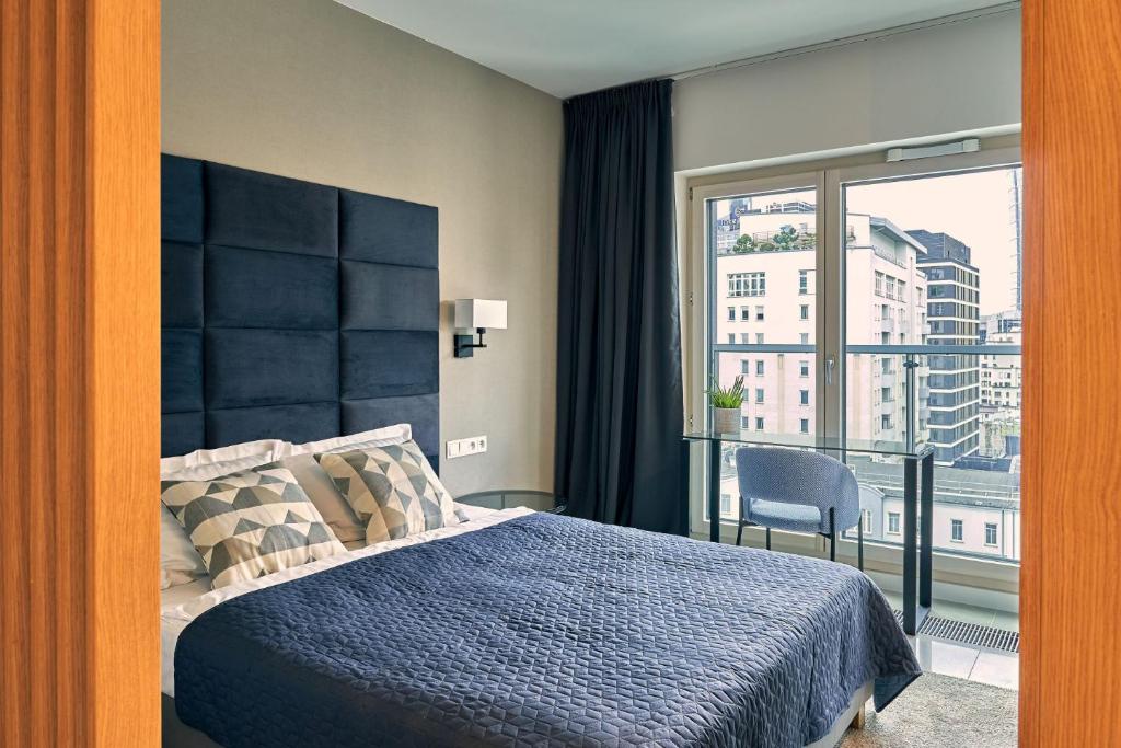 Posteľ alebo postele v izbe v ubytovaní Mennica Residence Deluxe