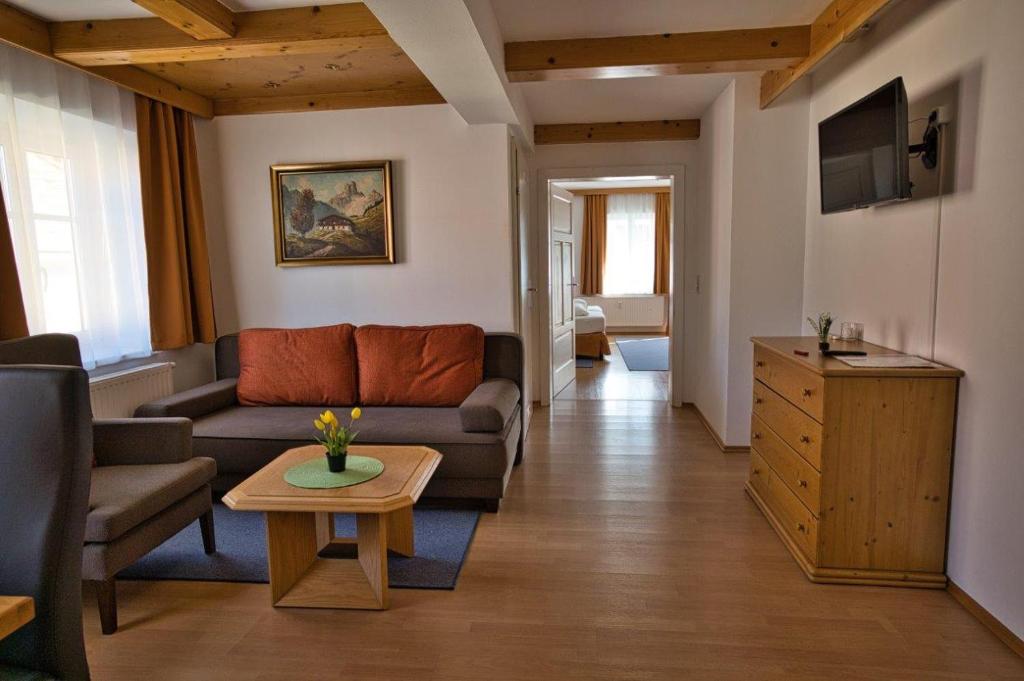 Televízia a/alebo spoločenská miestnosť v ubytovaní GRASSEGGER APPARTEMENTHAUS