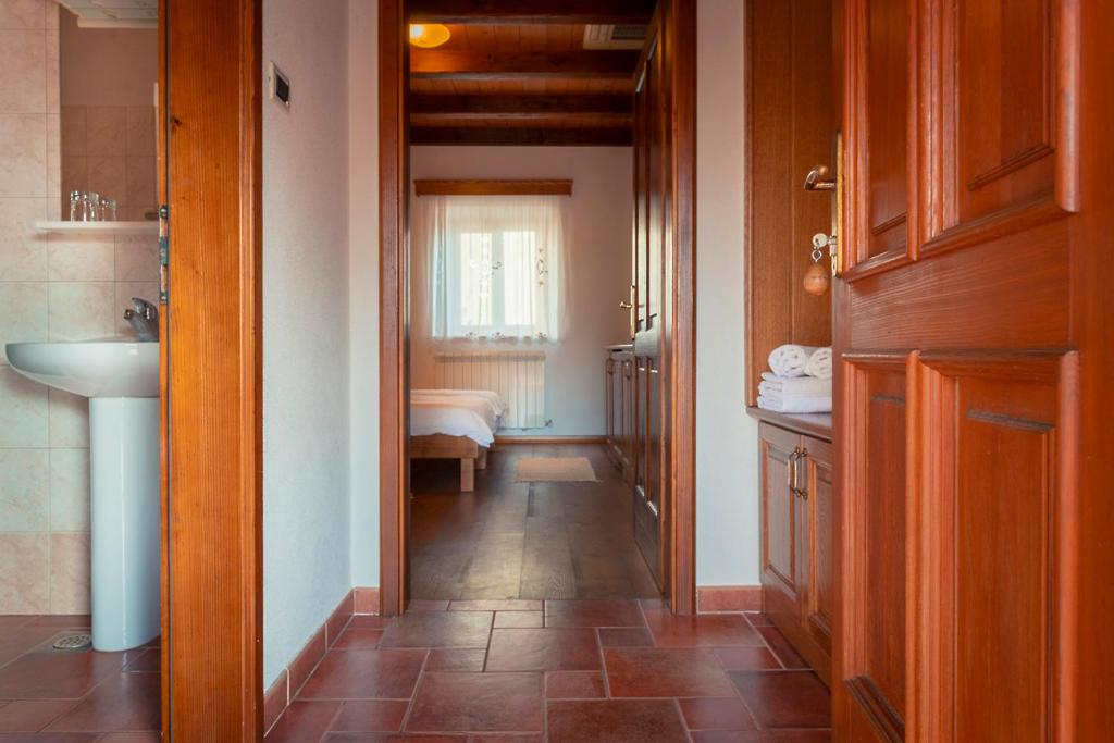 Postel nebo postele na pokoji v ubytování Tourist Farm Škerlj
