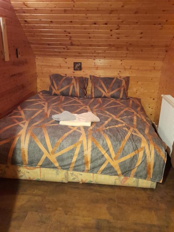 เตียงในห้องที่ Casa Sebastian - Rau Mare Retezat