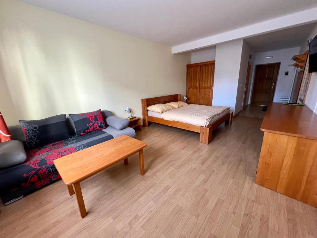 Postel nebo postele na pokoji v ubytování Horský hotel Paprsek
