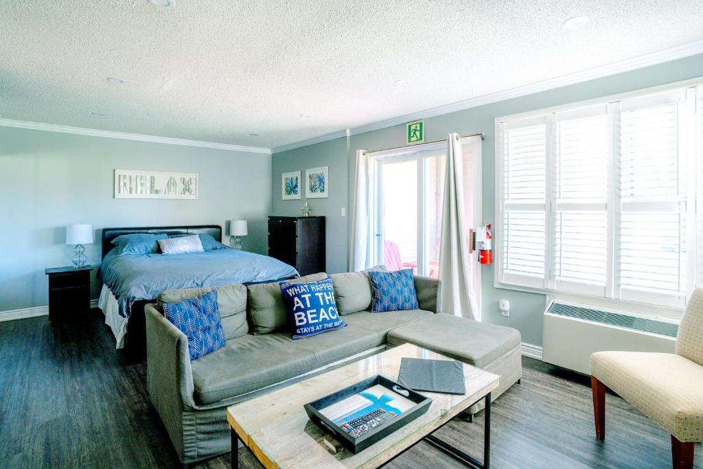 a living room with a couch and a bed at Updated Blue Mountain Studio @ North Creek Resort in Blue Mountains