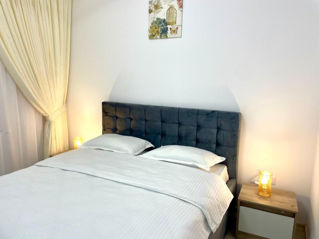TAJ - One-Bedroom Apartment