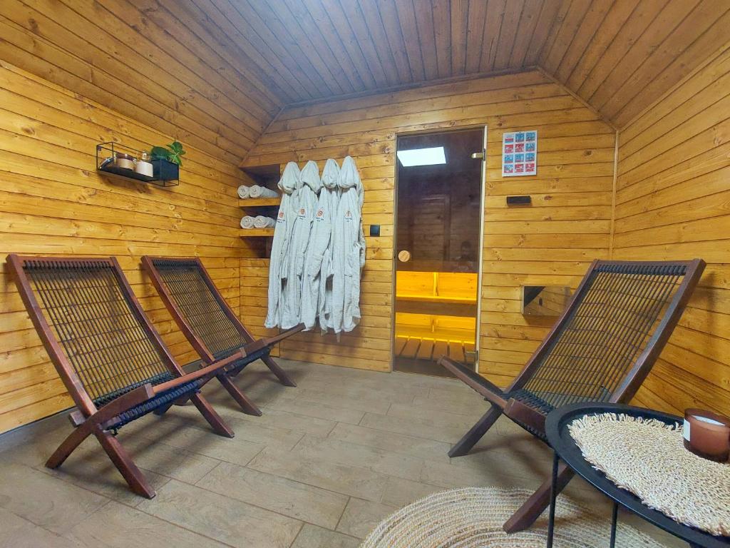 Fotografie z fotogalerie ubytování Rustic cottage JARILO, an oasis of peace in nature v destinaci Ležimir