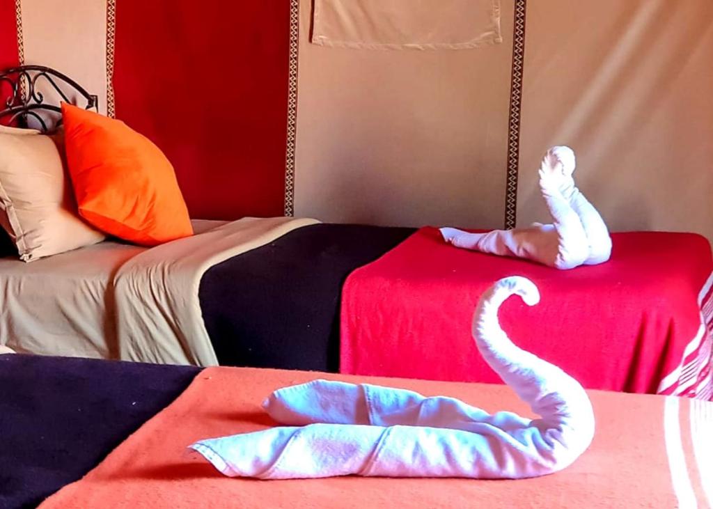 Cama ou camas em um quarto em djou luxury desert camp