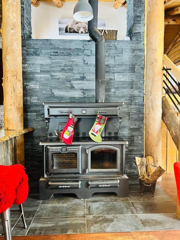 Istumisnurk majutusasutuses Artemis Log Cabin with Spa & Mountain View