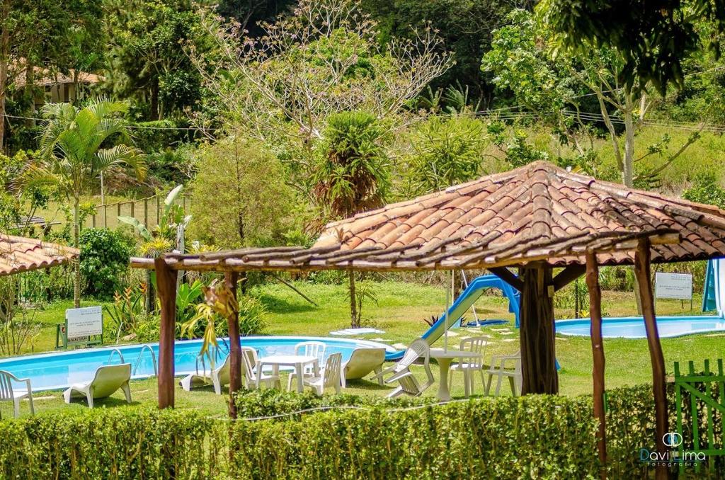 A piscina em ou perto de Hotel Chale Nosso Sítio