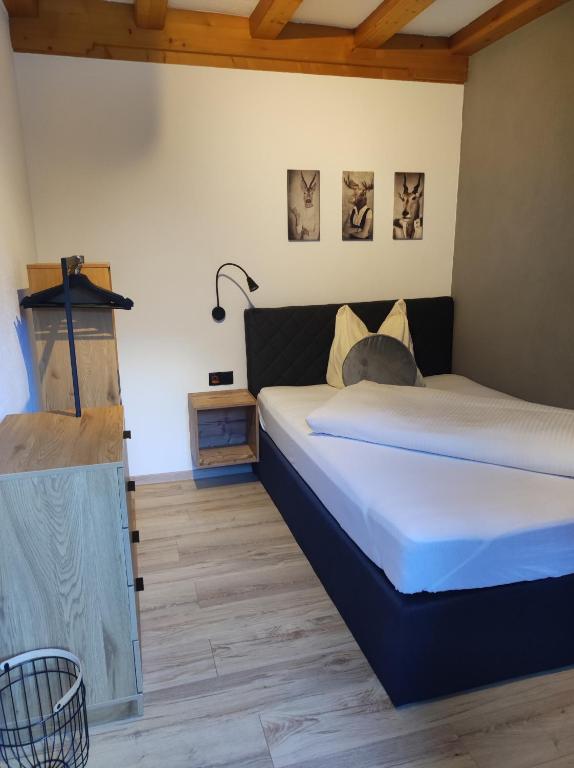 Postel nebo postele na pokoji v ubytování Hotel Post - Garni