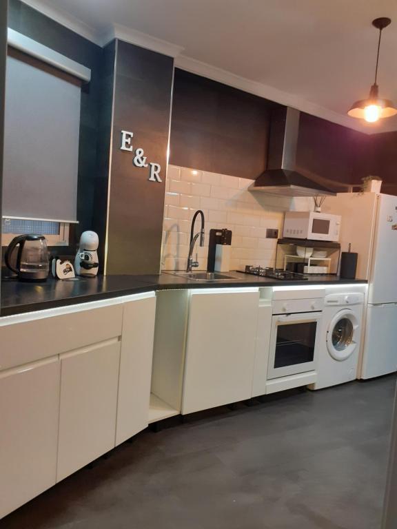 Kuchyňa alebo kuchynka v ubytovaní Apartamento E&R Málaga Centro- Parking gratis
