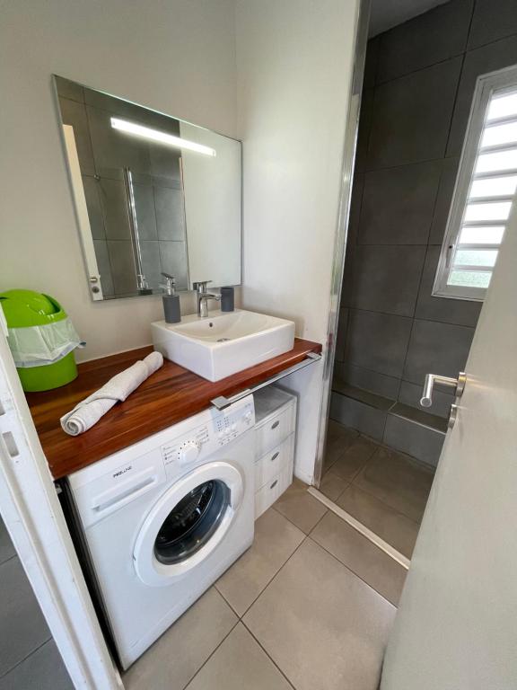Koupelna v ubytování La villa Jalna Grenadine deux chambres et piscine privée