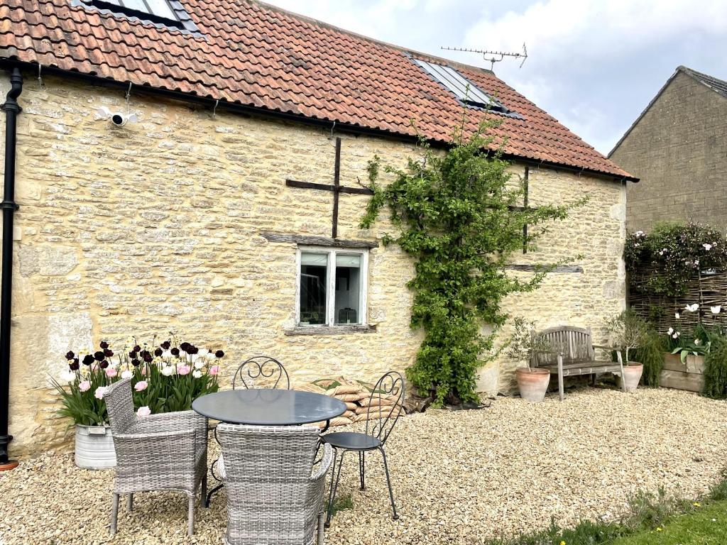Beautiful selfcontained Cotswolds Barn, Yatton Keynell (updated prices 2024)