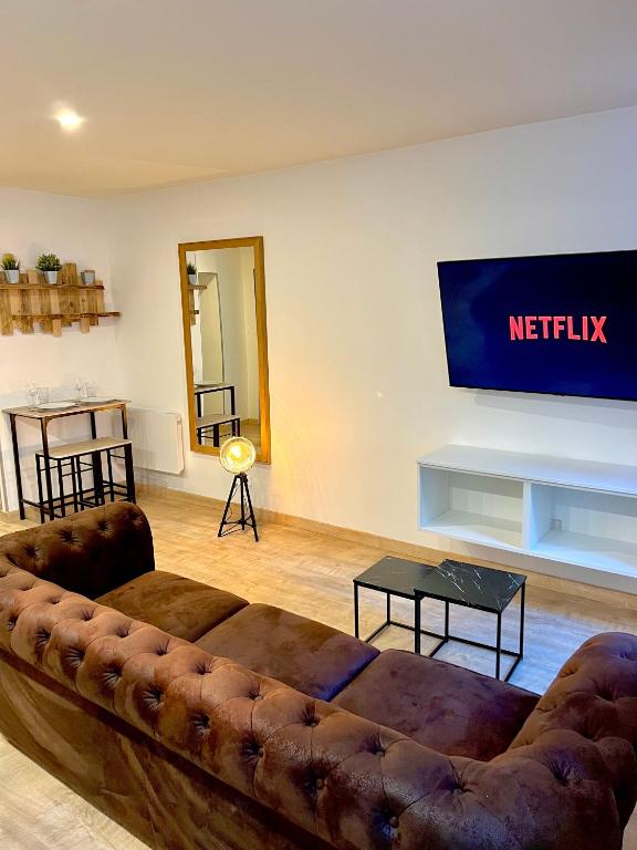 TV a/nebo společenská místnost v ubytování R.Suite