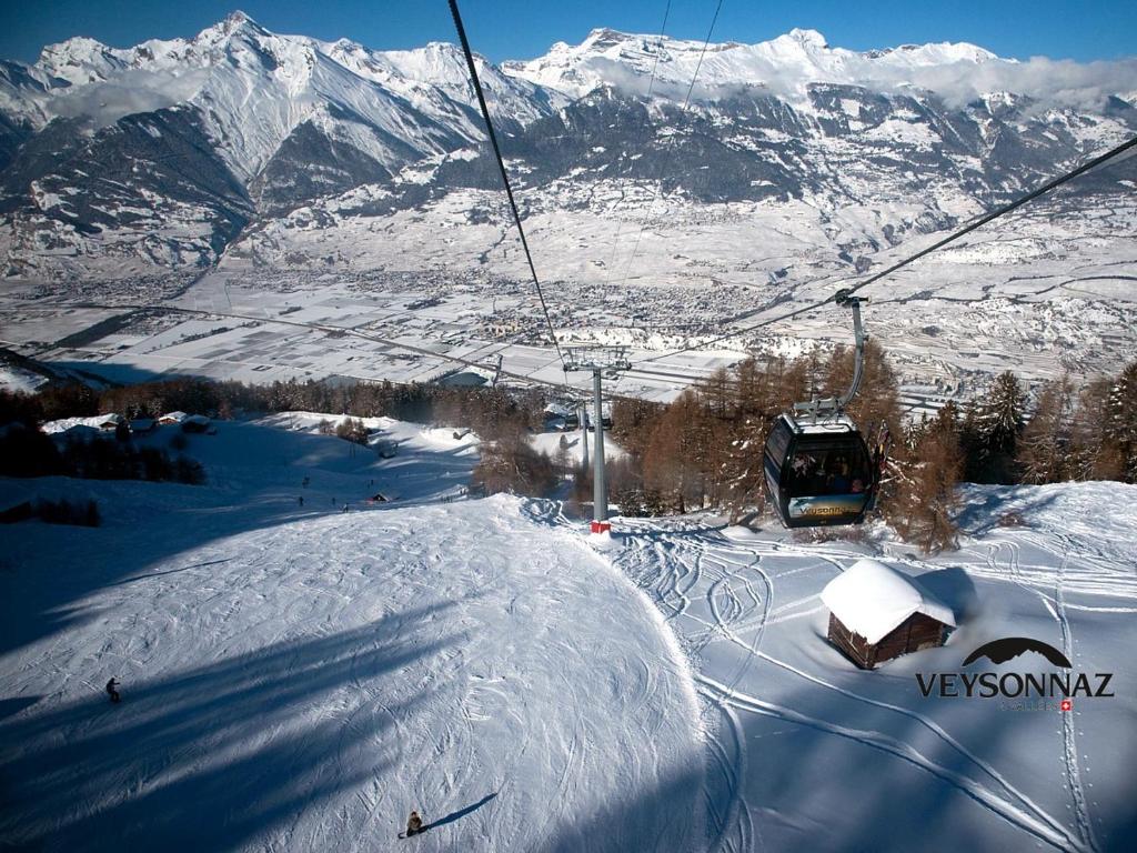 Cosy studio for 4 near ski lift, MELEZES K22 v zimě