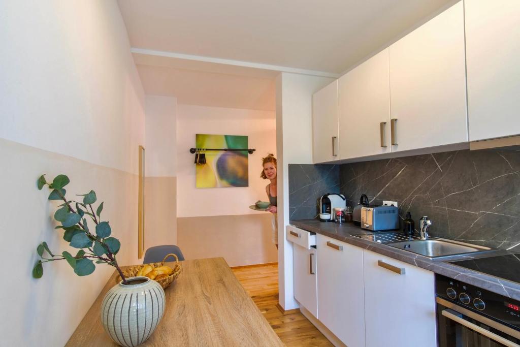 Fotografie z fotogalerie ubytování 4-Room Luxury Apartment - close to Central Station, free parking, kitchen v Lipsku
