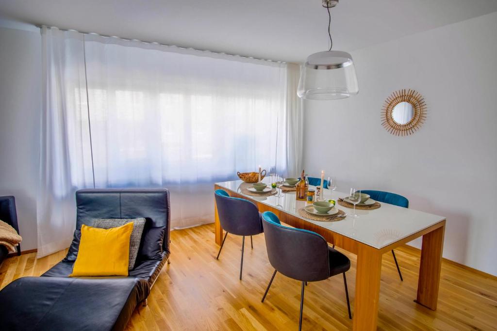 Fotografie z fotogalerie ubytování 4-Room Luxury Apartment - close to Central Station, free parking, kitchen v Lipsku