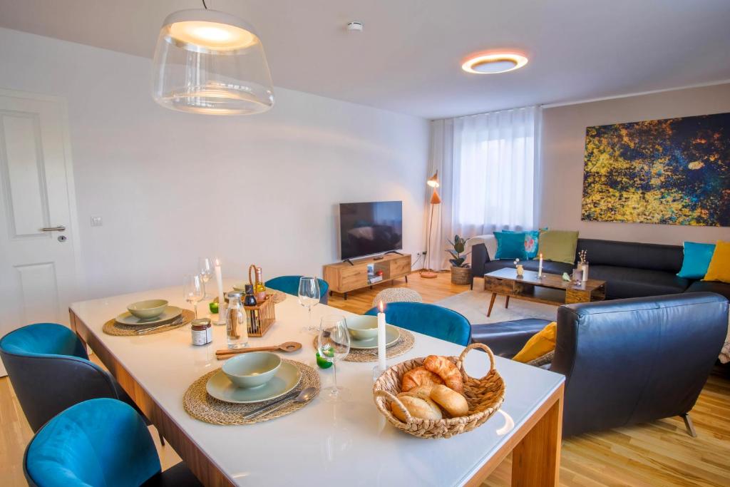 Fotografie z fotogalerie ubytování 4-Room Luxury Apartment - close to Central Station, free parking, kitchen v Lipsku
