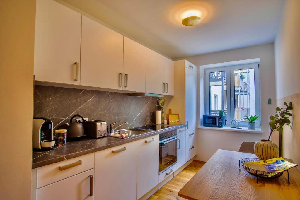 Fotografie z fotogalerie ubytování 4-Room Luxury Apartment - close to Central Station, free parking, kitchen v Lipsku