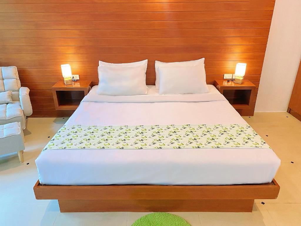 Postel nebo postele na pokoji v ubytování Phuket Jungle Experience Resort