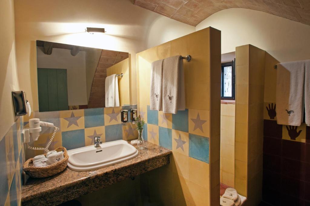 Koupelna v ubytování Mas Falgarona Hotel Boutique & SPA