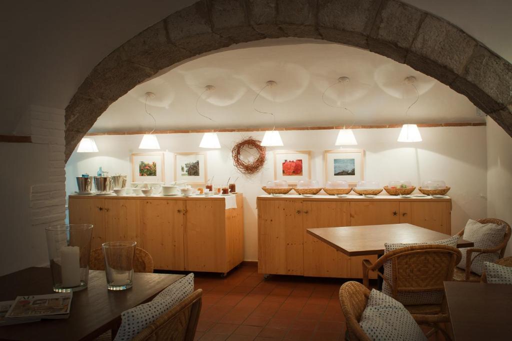 Kuchyň nebo kuchyňský kout v ubytování Mas Falgarona Hotel Boutique & SPA