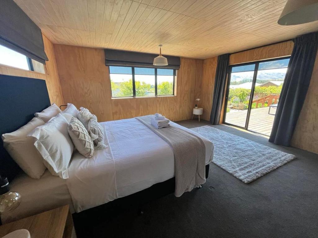 Postel nebo postele na pokoji v ubytování Wayfarers Lodge