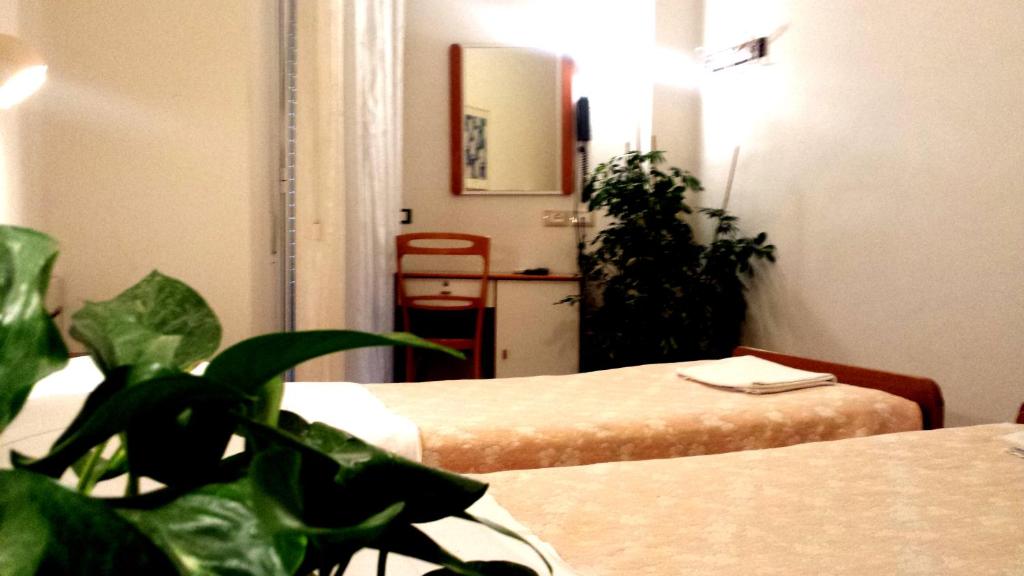 Postel nebo postele na pokoji v ubytování Hotel Galles Rimini