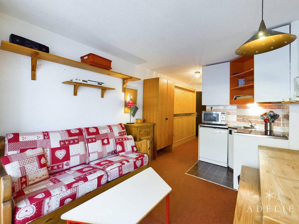 Appartement Montvalezan-La Rosière, 2 pièces, 4 personnes - FR-1-398-569にあるキッチンまたは簡易キッチン
