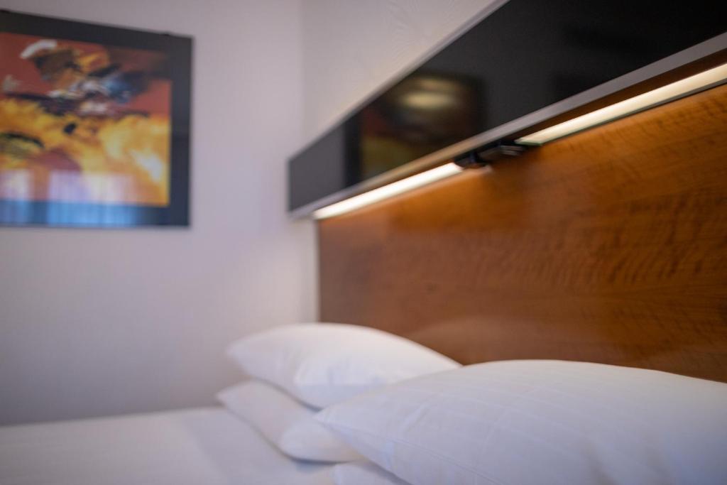 Postel nebo postele na pokoji v ubytování Grand Majestic Hotel Prague