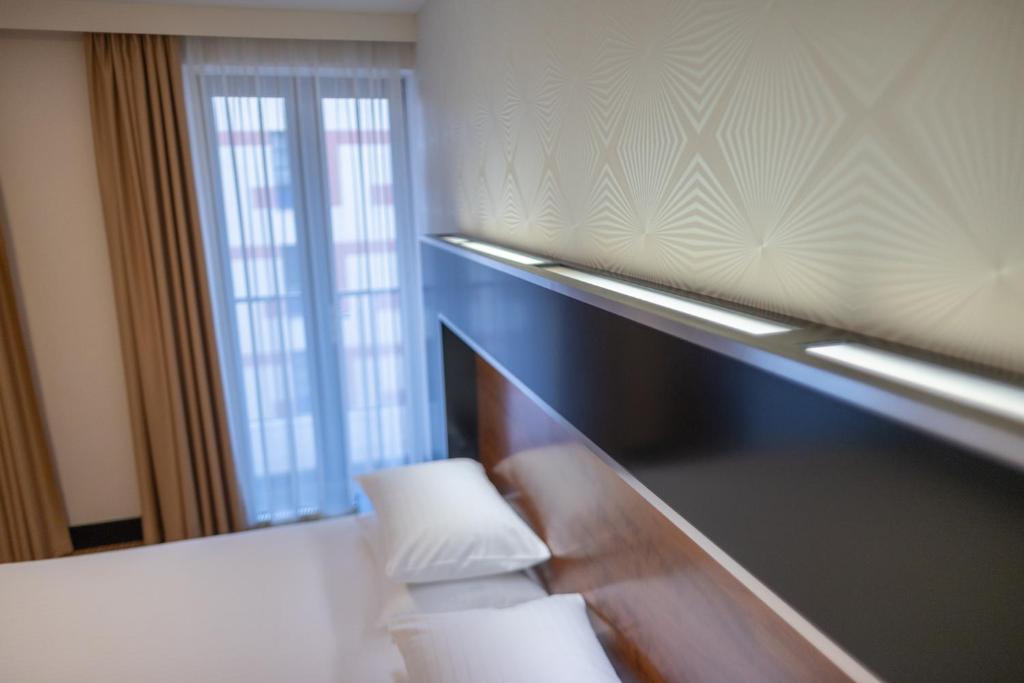 Postel nebo postele na pokoji v ubytování Grand Majestic Hotel Prague
