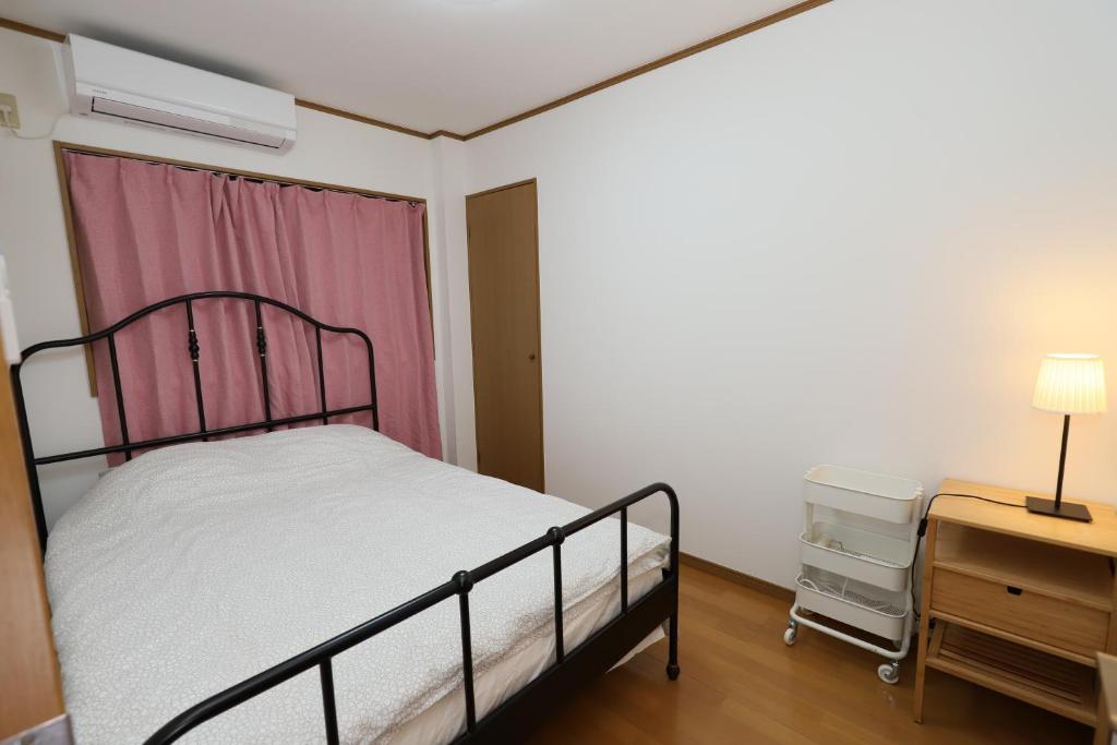 Postel nebo postele na pokoji v ubytování Guest House Kubo Homes Matsu