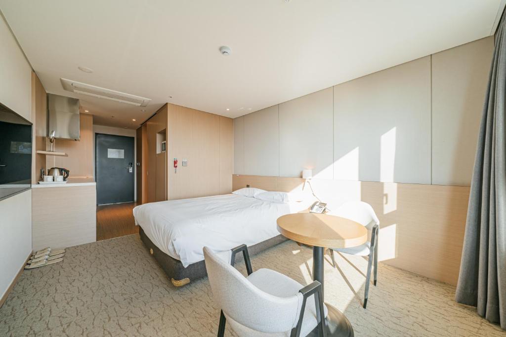 TV a/nebo společenská místnost v ubytování Hotel Zinc