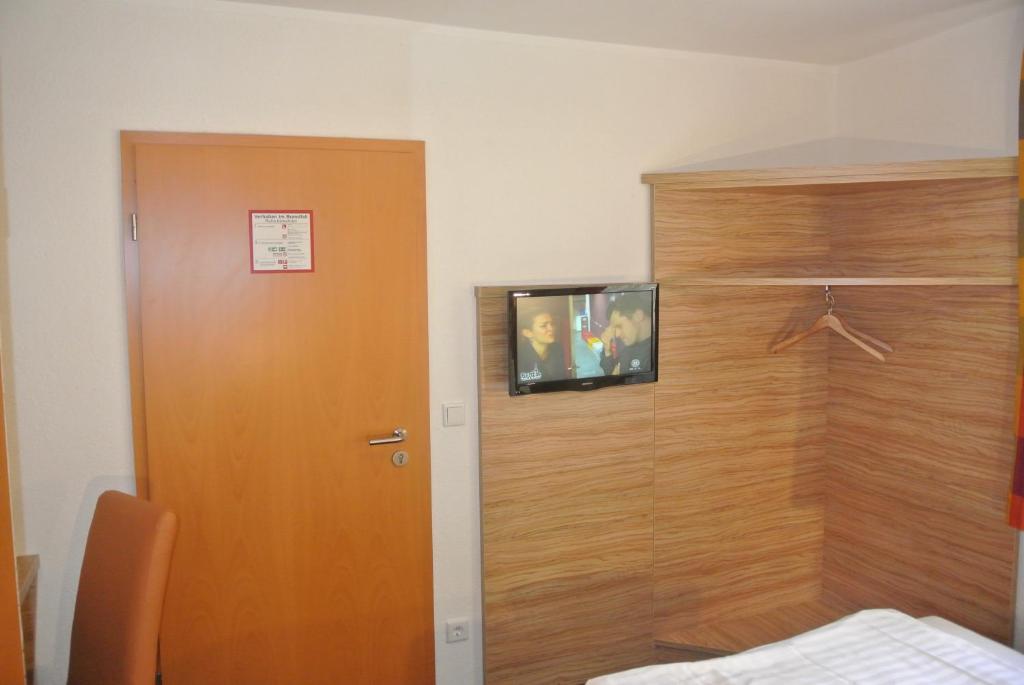 Hotel Art-Ambiente - Comfort Single Room With Shower