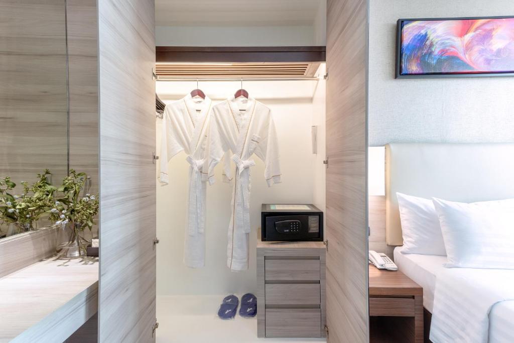 Adelphi Forty-Nine - Resim 15