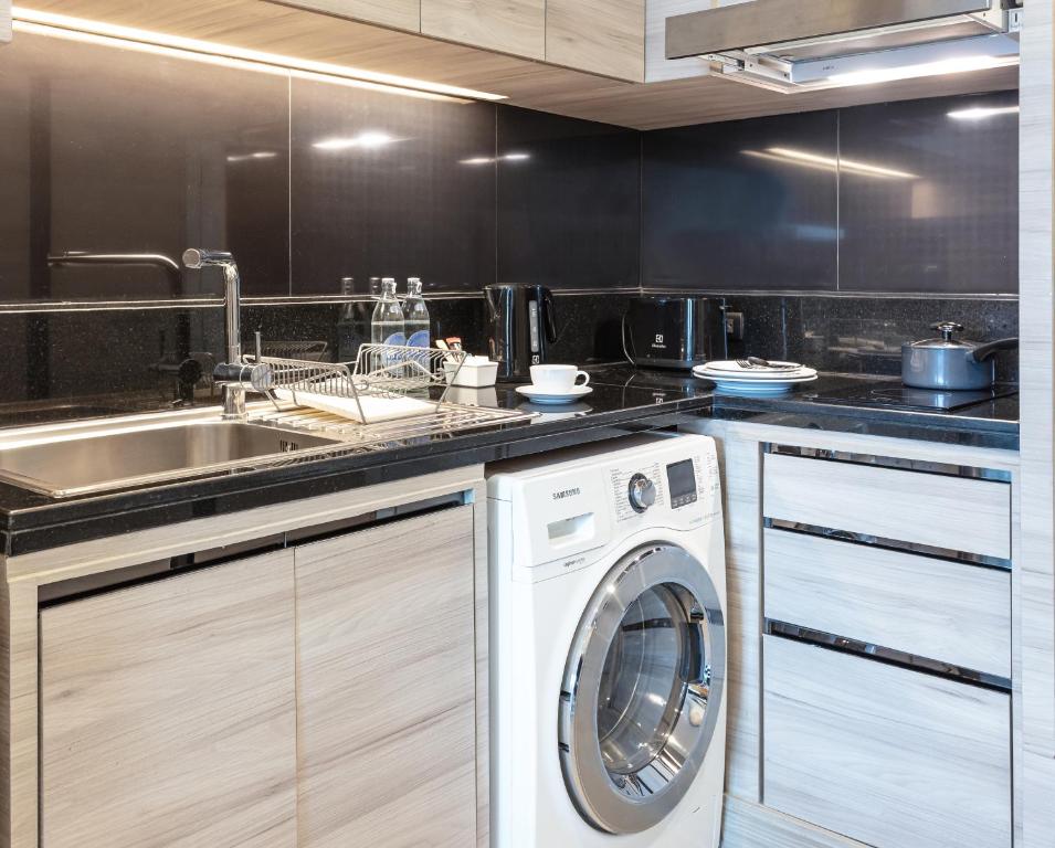 Adelphi Forty-Nine - Resim 25